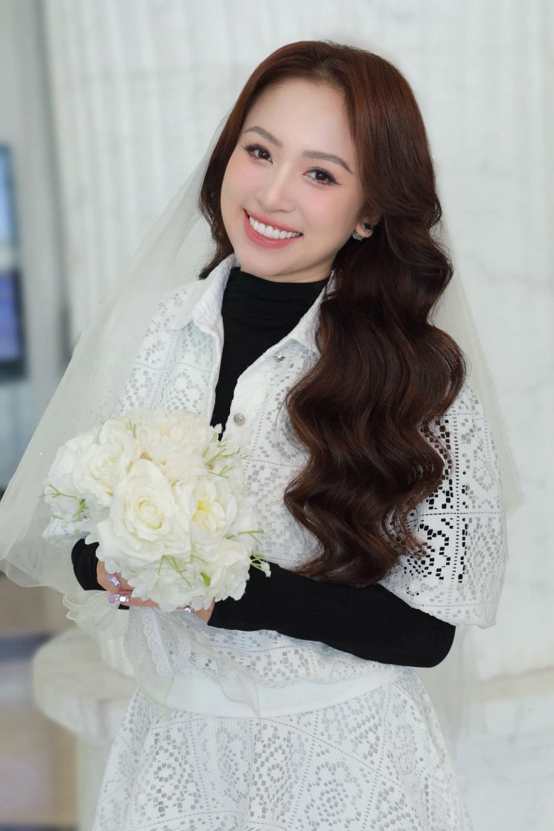 Cưới lần 2, Vân Hugo hé lộ váy cô dâu 'độc nhất vô nhị', showbiz Việt chưa ai mặc Ảnh 2
