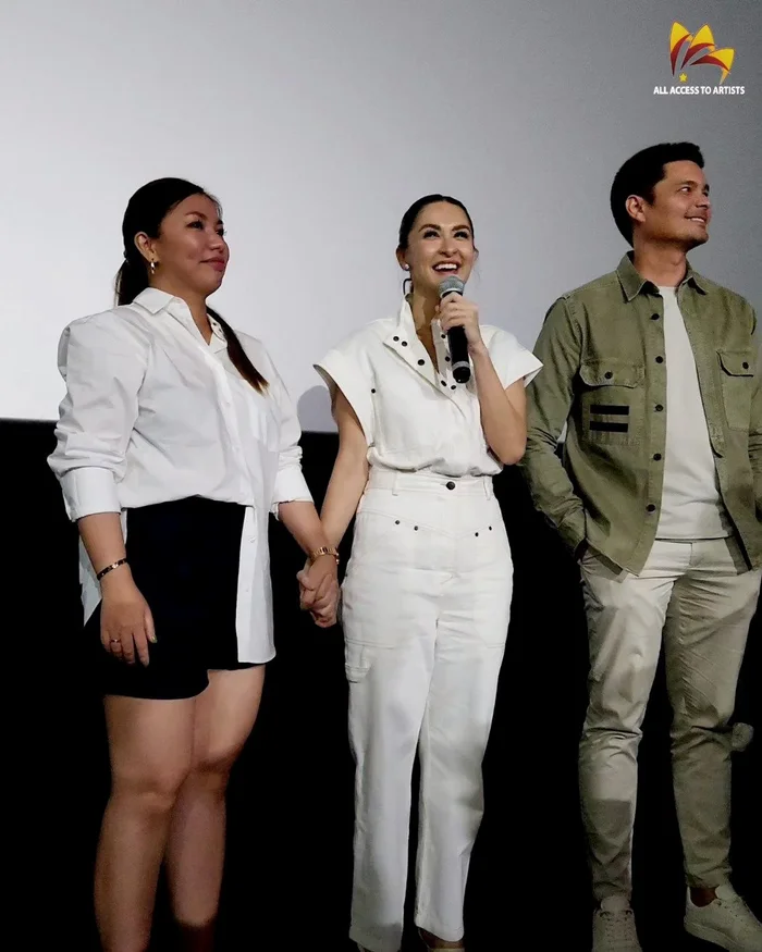Marian Rivera - mỹ nhân đẹp nhất Philippines và chồng được 'biển người' vây kín đến nghẹt thở ở sự kiện Ảnh 4