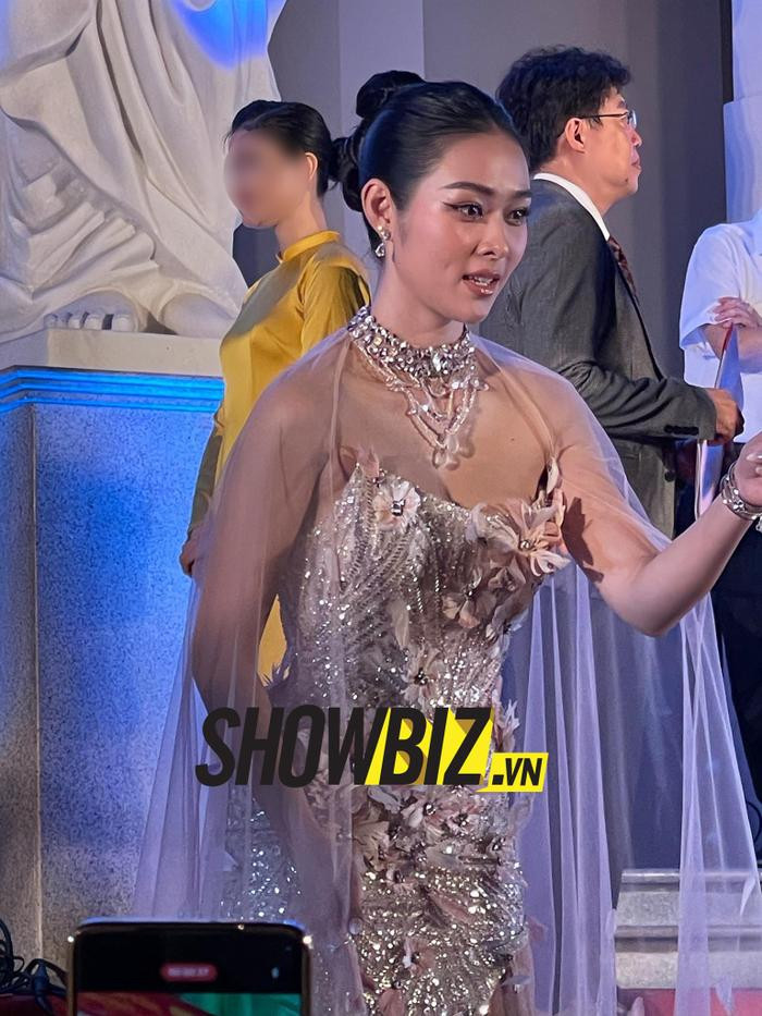 Showbiz Zoom: Soi cận nhan sắc qua cam thường, Anh Thư đẹp bất chấp, Orange 'khác lạ' Ảnh 5