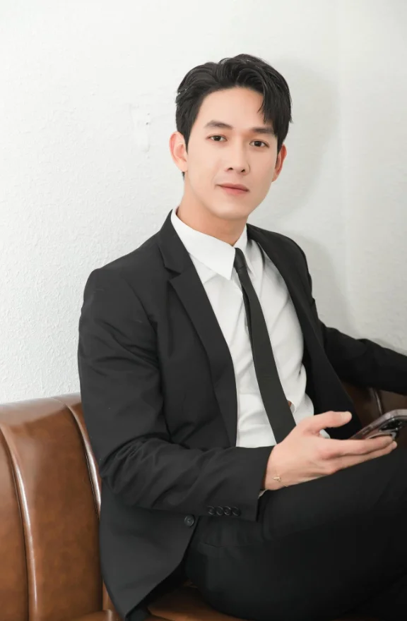 Song Luân lộ diện với nước da đen nhẻm, visual nam thần ngày xưa nay còn đâu! Ảnh 3