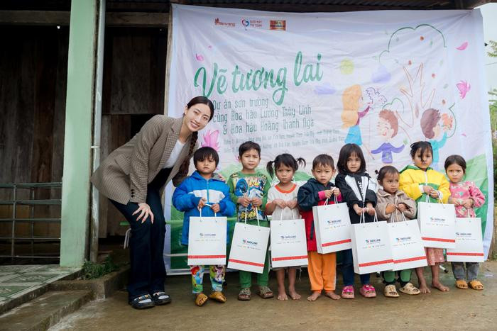 Thuỳ Tiên, Đỗ Thị Hà, Lương Thuỳ Linh... và dàn nàng hậu Vbiz cùng san sẻ yêu thương ngày Tết Ảnh 5