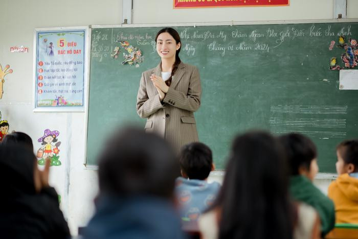 Thuỳ Tiên, Đỗ Thị Hà, Lương Thuỳ Linh... và dàn nàng hậu Vbiz cùng san sẻ yêu thương ngày Tết Ảnh 6