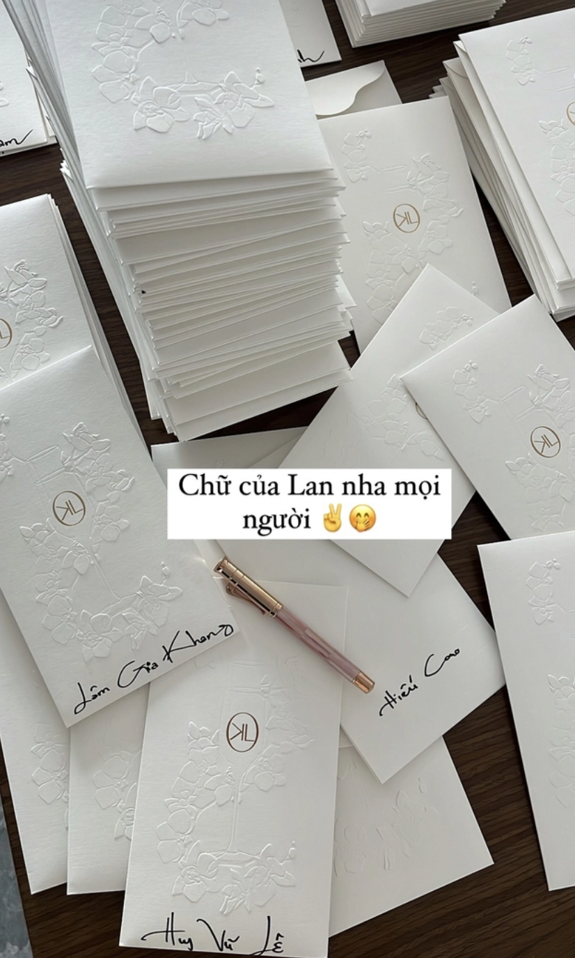 1 'chân dài' Vbiz ấn định ngày cưới sau khi được cầu hôn tại Pháp, sao Việt rần rần chúc mừng Ảnh 2